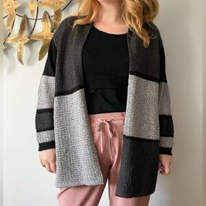 ALIA PETITES Black and Grey Color Block Knit Cardigan
